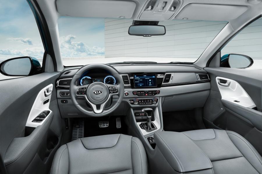 Торпедо Kia Niro 2016 года  (WW) (фото 4 из 40)